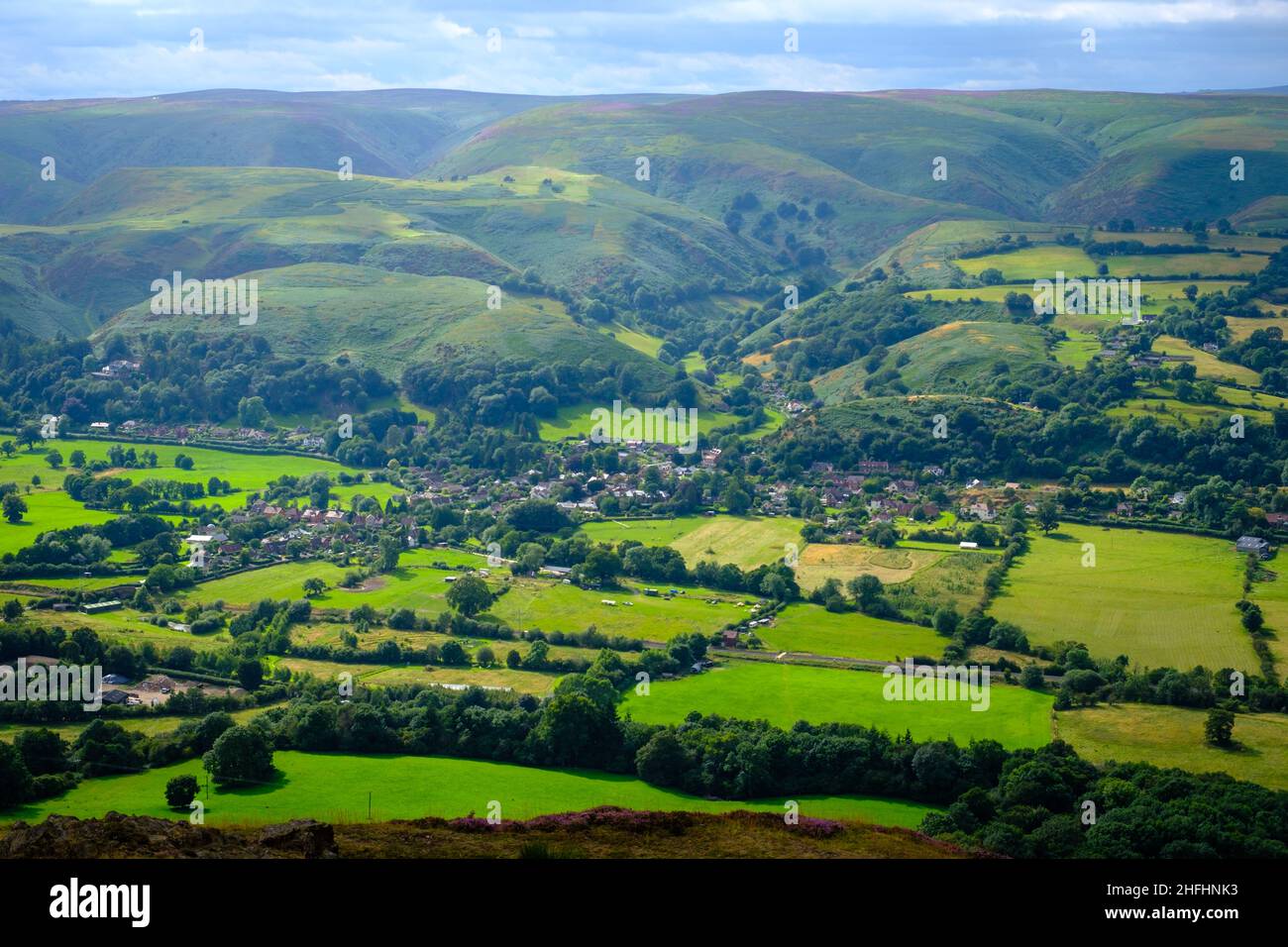 Der Long Mynd und All Streton in Shropshire, von Caer Caradoc aus gesehen Stockfoto