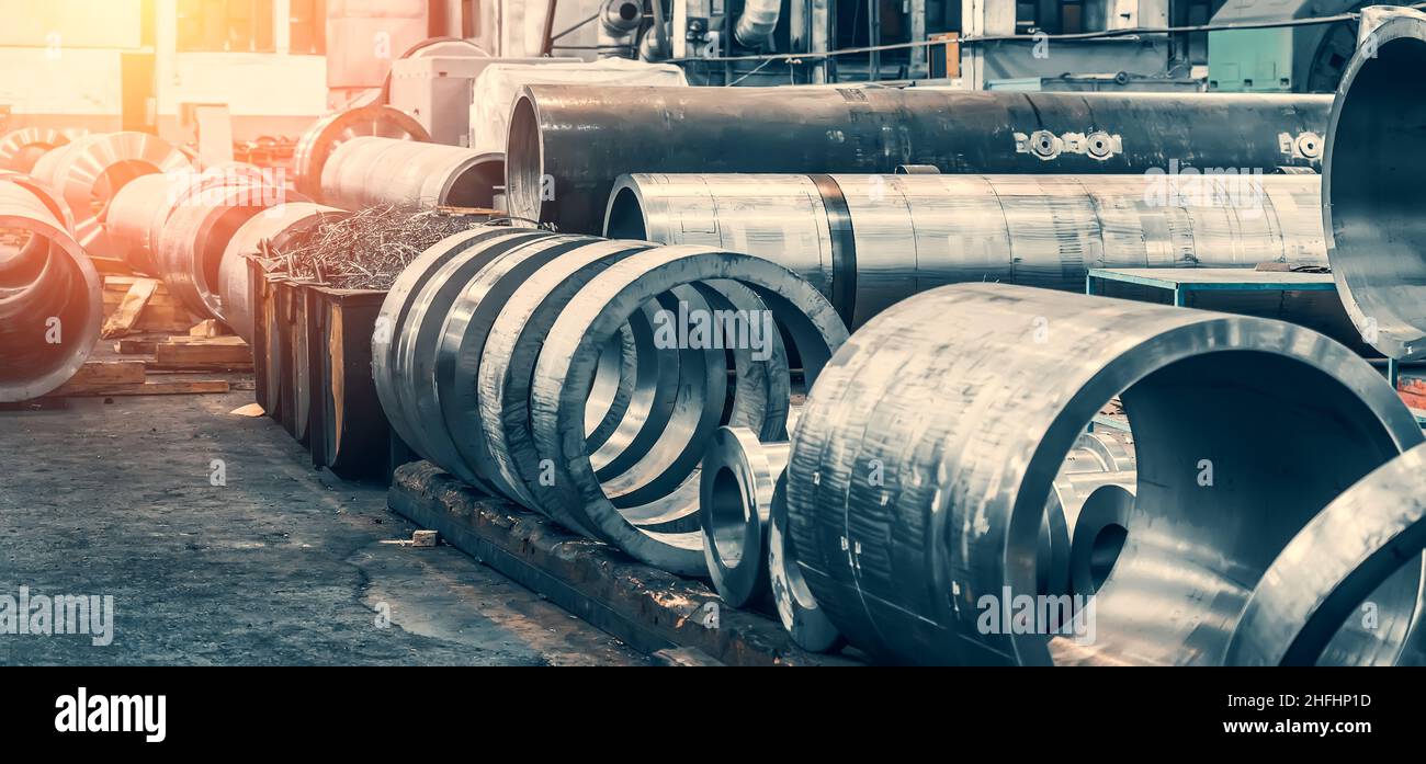 Stahlrohre und Aluminium-Edelstahlrohre in Metallfabrik, Bannerbild. Stockfoto Stahlrohre und Aluminium-Edelstahlrohre in Metallfabrik, Bannerbild. Stockfoto