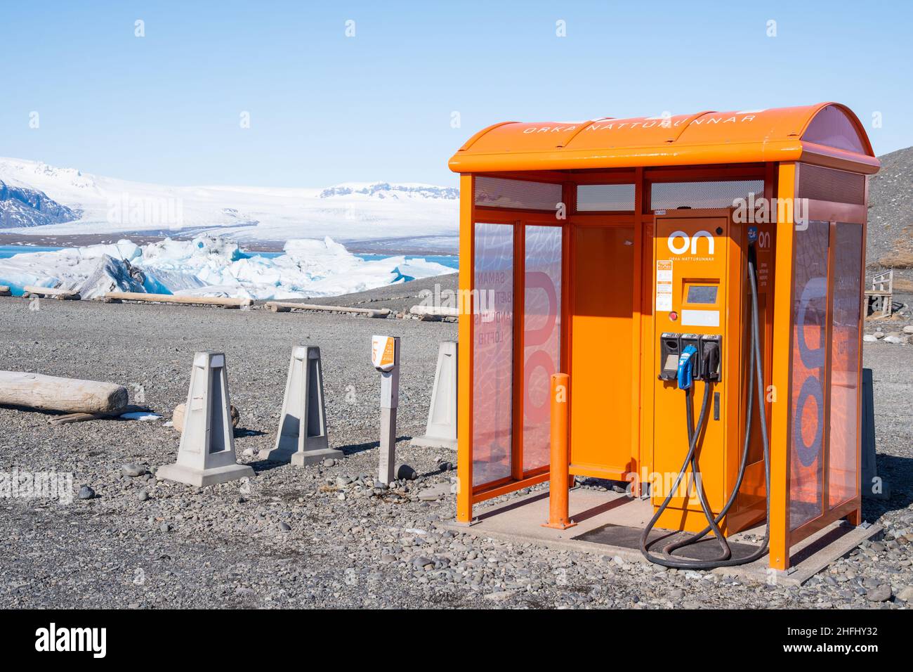 Jokulsarlon Island - April 10. 2021: Schnellladegerät für Elektrofahrzeuge Stockfoto