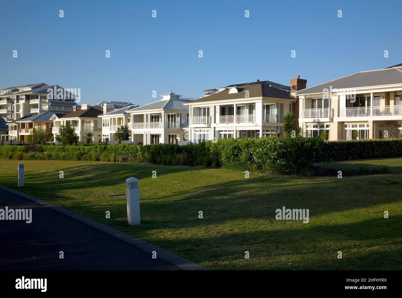 Farbfoto von Apartments, Breakfast Point Residential Village, Breakfast Point, Sydney, New South Wales, Australien, 2014. Stockfoto