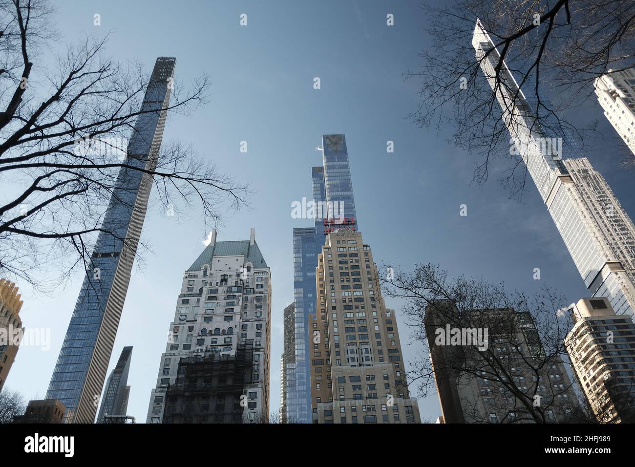 Blick vom Central Park, New York auf die 57th Street Sky Scrpers und andere Türme Stockfoto