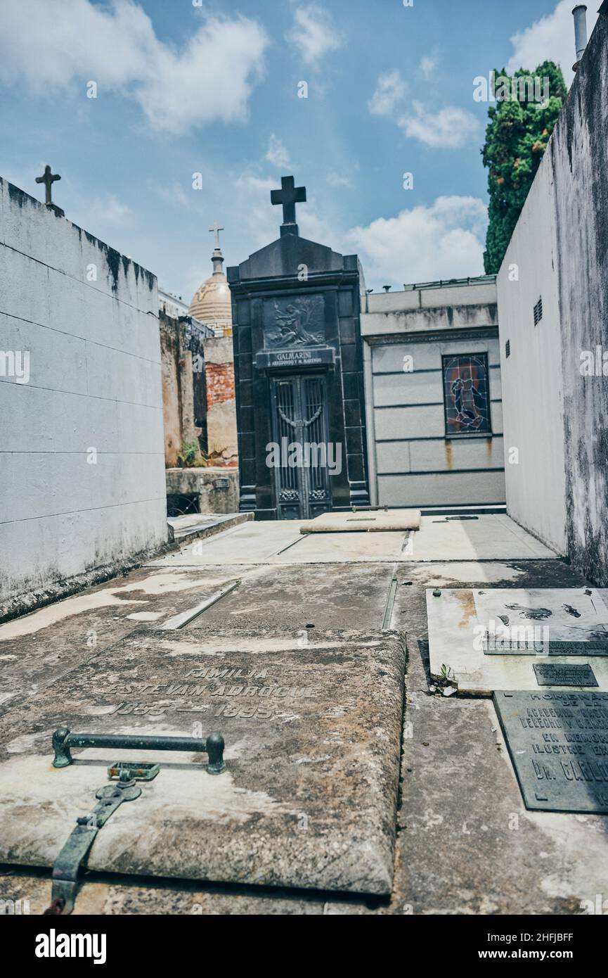 Der Friedhof La Recoleta befindet sich in Buenos Aires, Argentinien. Es enthält die Gräber einiger der wichtigsten argentinischen historischen Persönlichkeiten. Januar 2022 Stockfoto