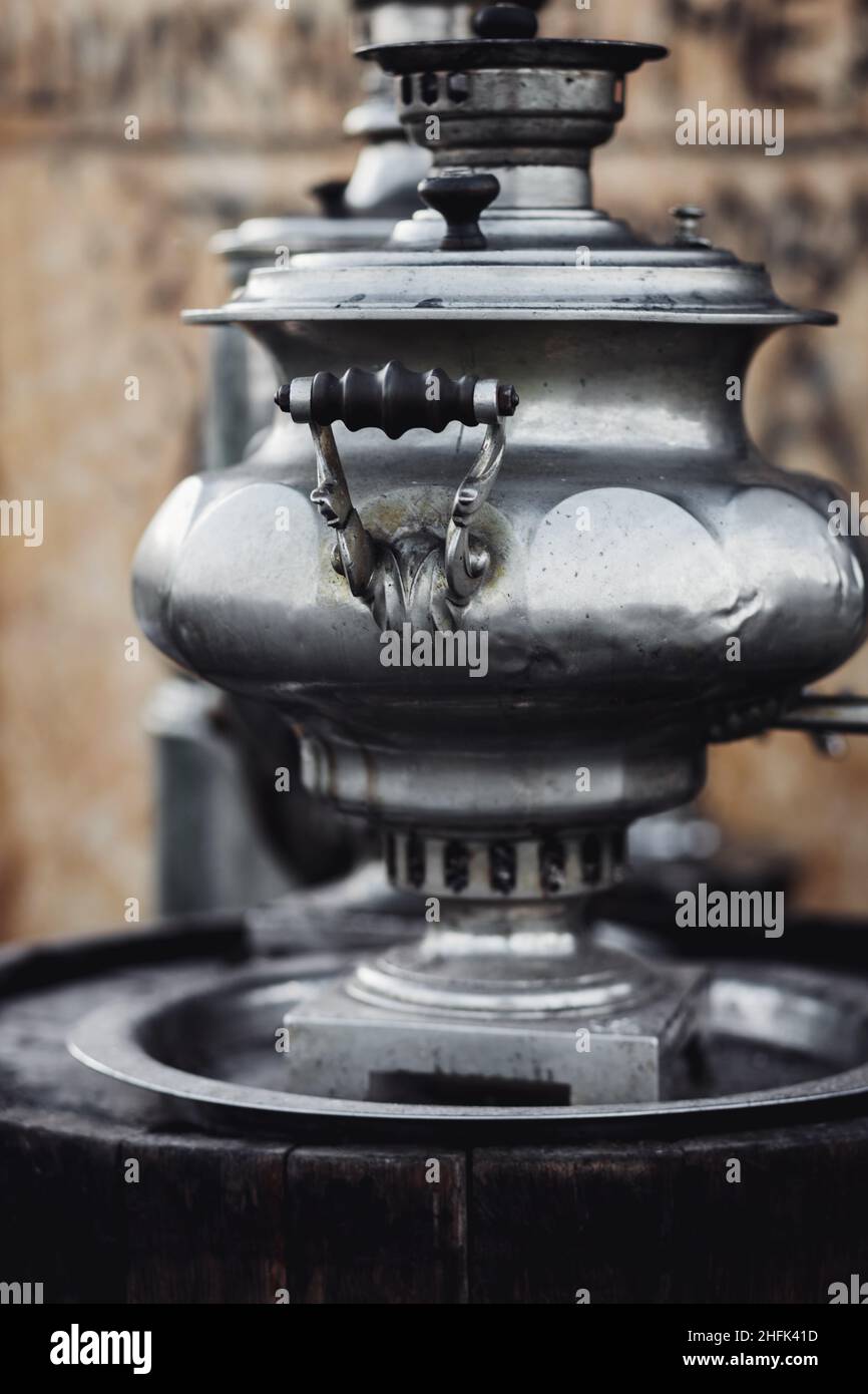 Traditionelle russische Teekannen. Vintage Metallic Wasserkocher Stockfoto