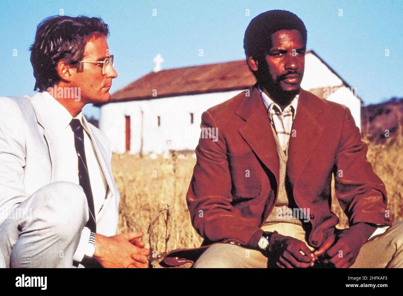 CRY FREEDOM 1987 Universal Picturfilm mit Denzel Washington rechts als Steve Biko und Kevin Kline als Donald Woods Stockfoto
