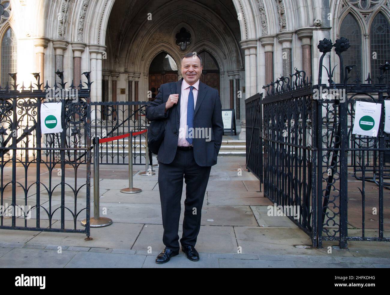 London, Großbritannien. 17th Januar 2022. Der Geschäftsmann Arron Banks kommt am 2. Tag seines Verleumdungsverfahren gegen Carole Cadwalladr vor das hohe Gericht. Kredit: Mark Thomas/Alamy Live Nachrichten Stockfoto