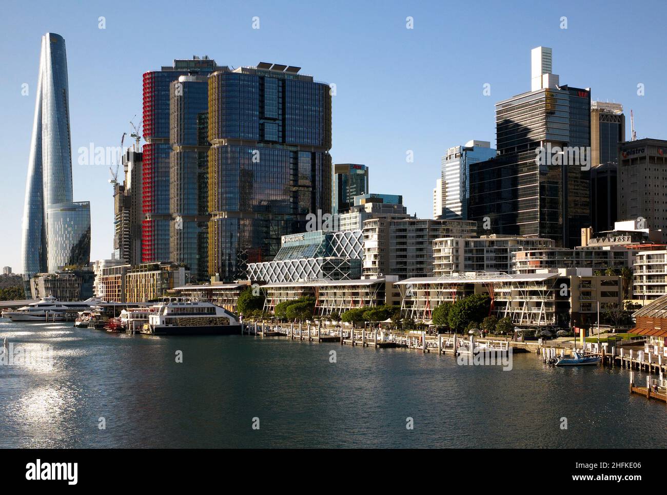 Farbfoto des Hochhauses Barangaroo, Darling Harbour und Sydney CBD, Sydney, New South Wales, Australien, 2021. Stockfoto