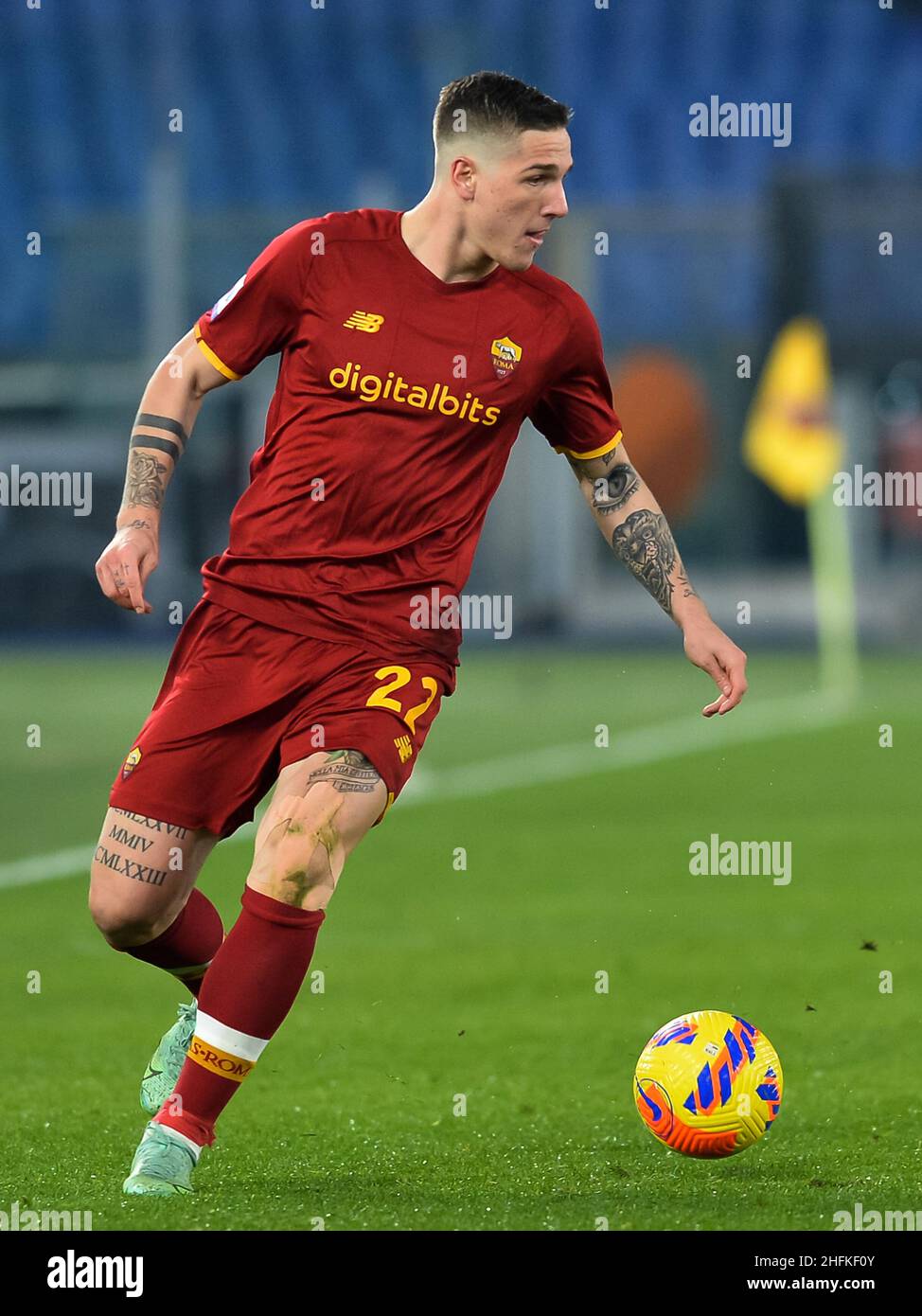 ROM, ITALIEN 16. JANUAR Nicolo Zaniolo von AS Roma dribbelt mit dem