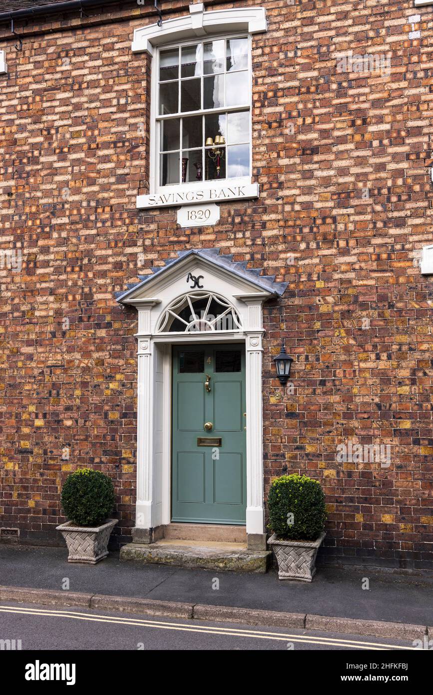 Rotes Backsteinhaus, das einst eine Sparkasse in Much Wenlock, Shropshire, England, war Stockfoto