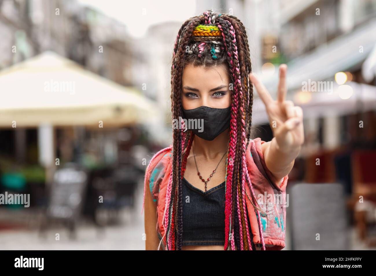 Hipster gen z Frau protestiert für Gleichheit und Frauen-Empowerment Stockfoto
