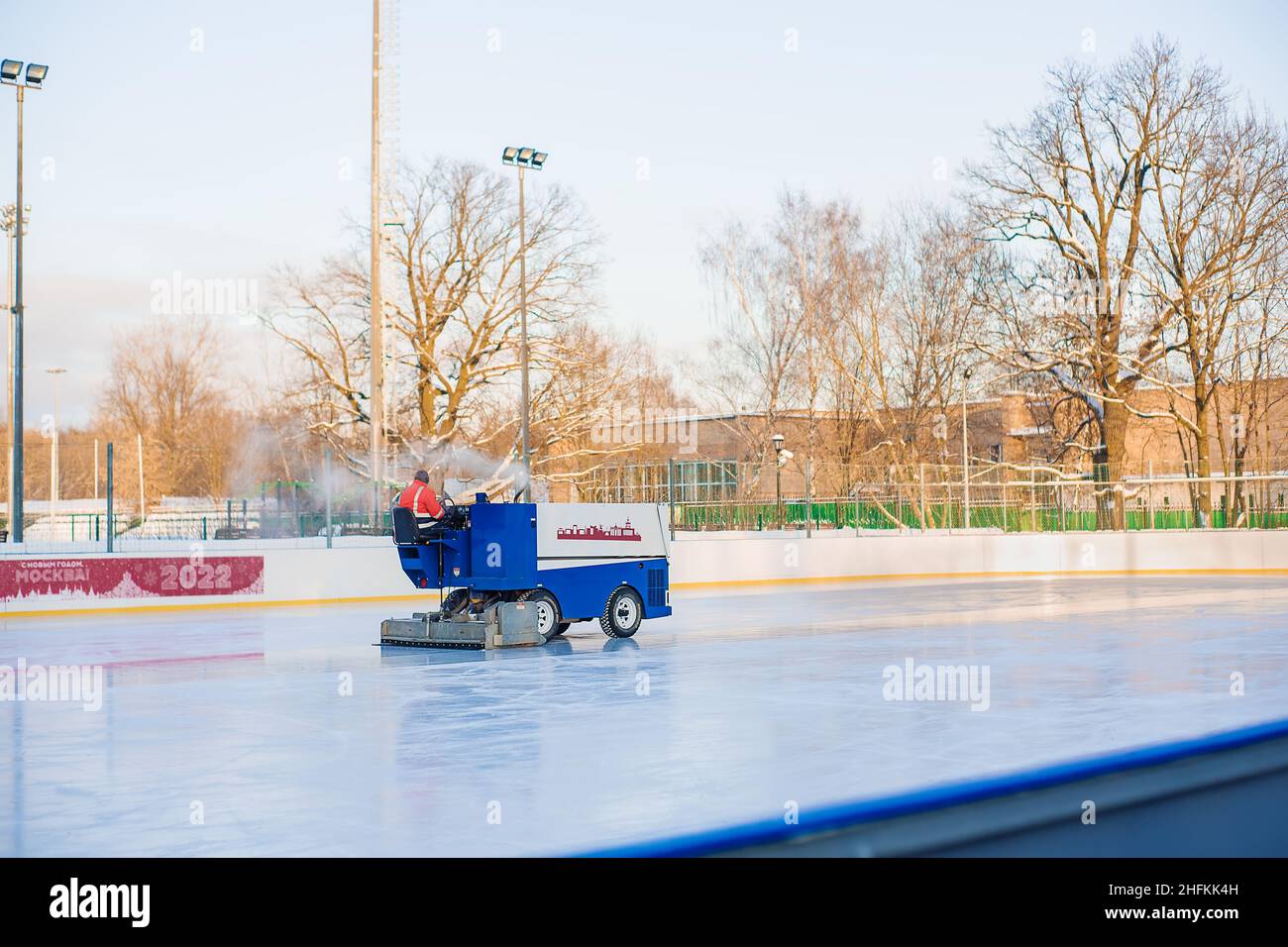 Resurfacing Maschine reinigt Ice Hockey Rink Stockfotografie - Alamy