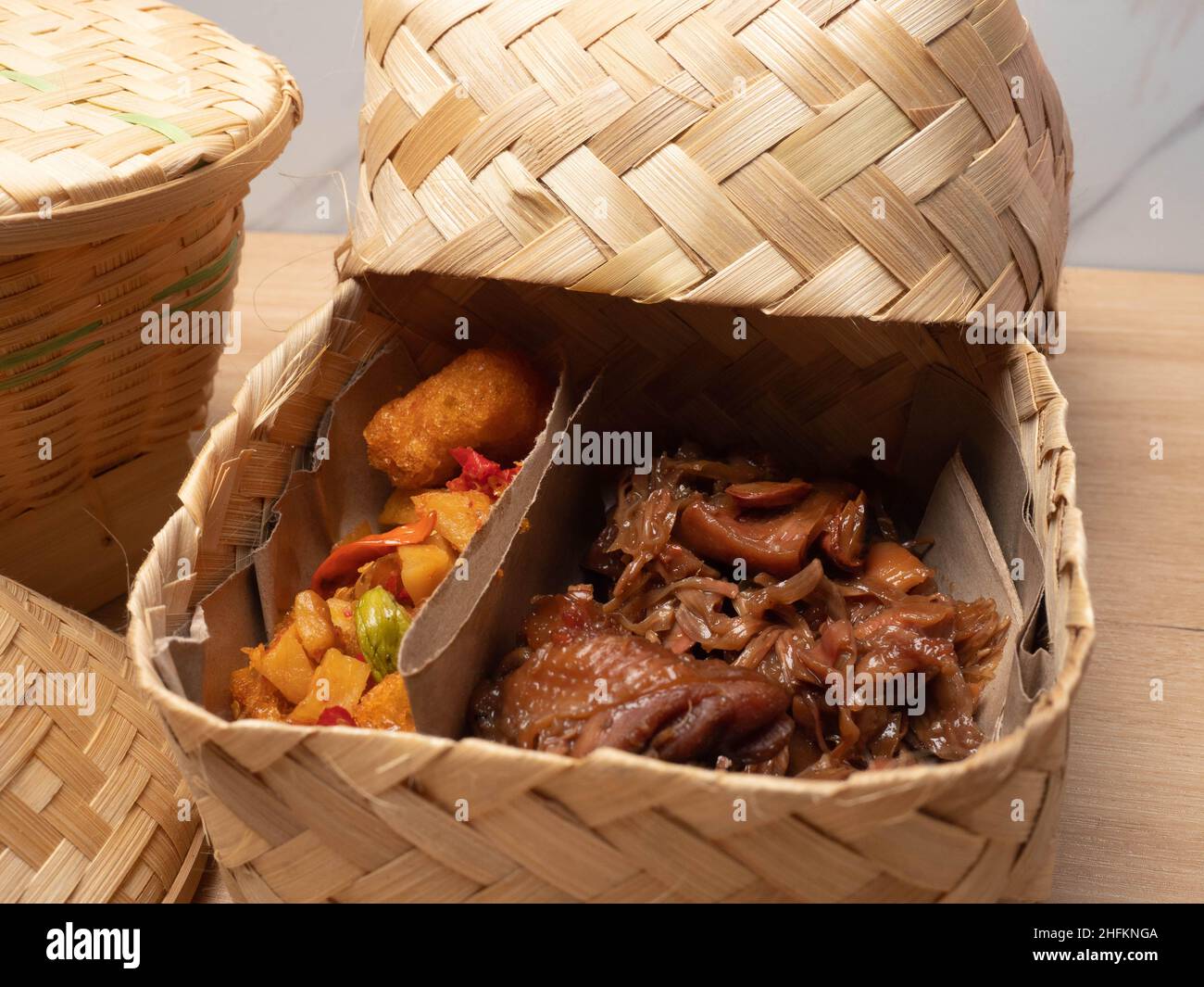Bild von Gudeg , einem traditionellen indonesischen Essen, das aus Jackfrucht hergestellt wird. Beliebt in Yogyakarta Stockfoto