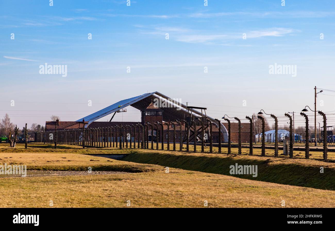 Ein Bild des Hauptgebäudes der Gedenkstätte und des Museums Auschwitz II Birkenau. Stockfoto