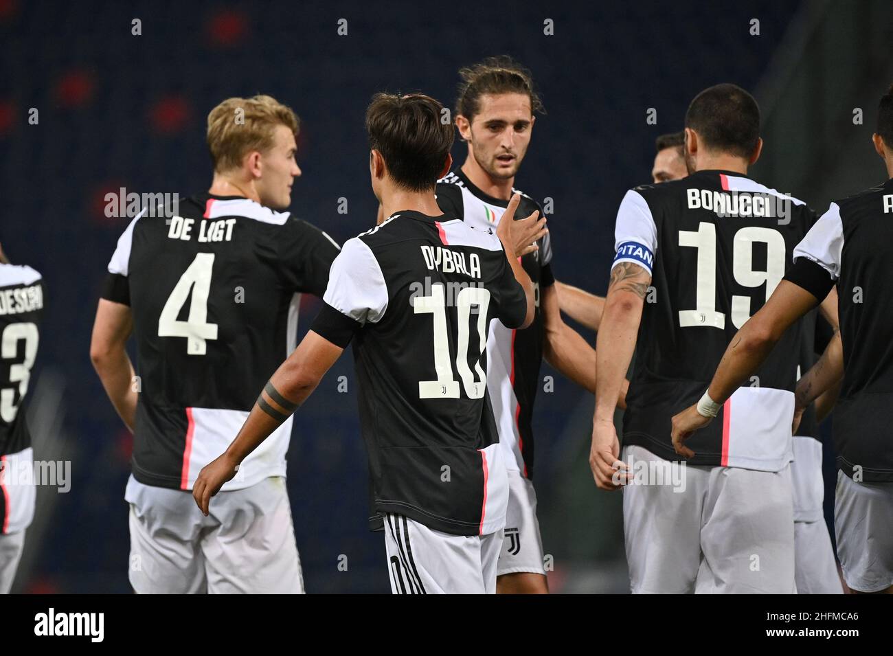 Massimo Paolone/LaPresse 22. Juni 2020 Bologna, Italien Sportfußball Bologna vs Juventus - Italienische Fußballmeisterschaft Liga A Tim 2019/2020 - stadio Renato Dall'Ara Stadion im Bild: Paulo Dybala (Juventus F.C.) feiert mit Adrien Rabiot (Juventus F.C.) nach dem Tor 0-2 Stockfoto