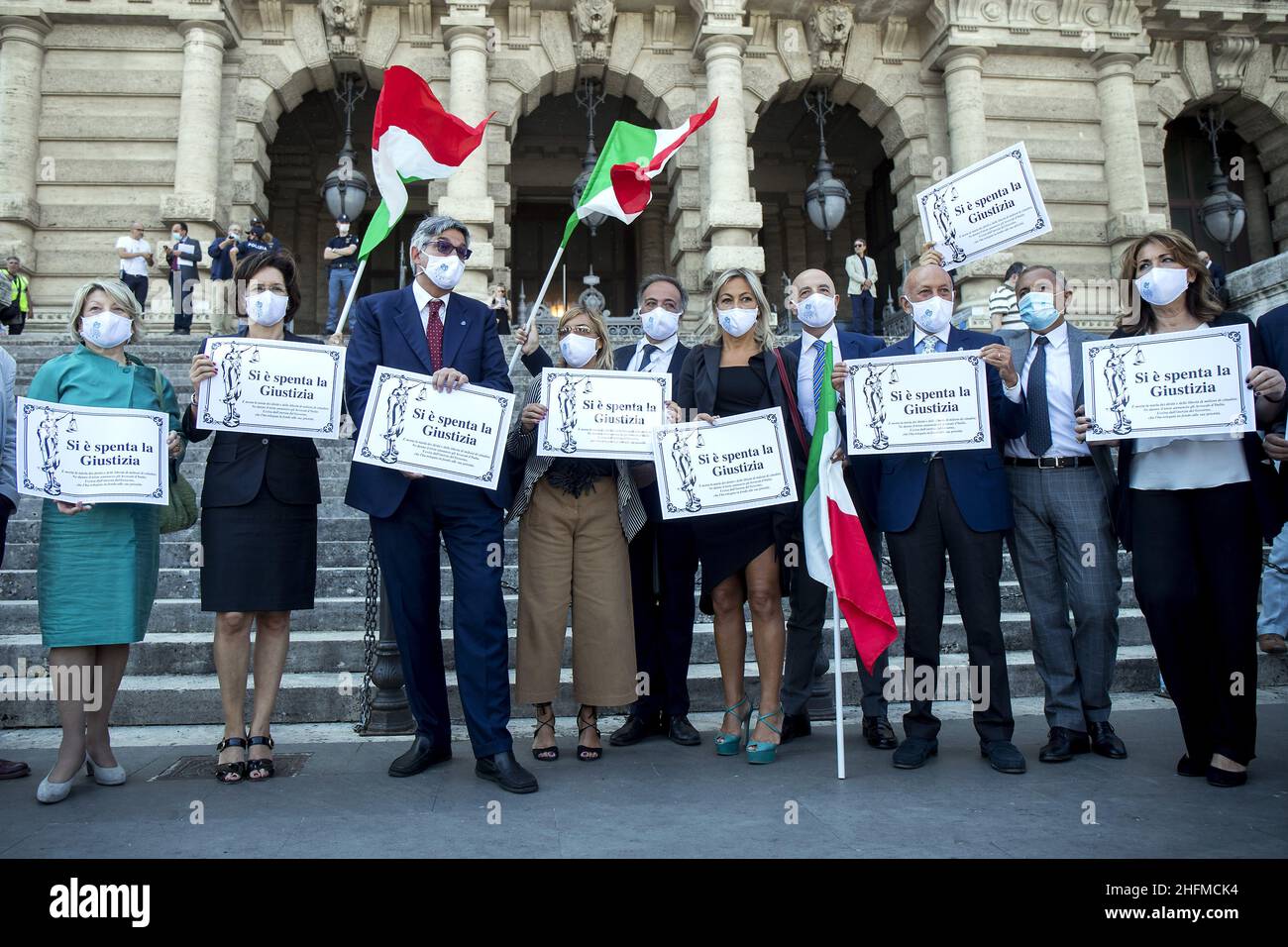 Roberto Monaldo / LaPresse 23-06-2020 Rom (Italien) Protest von Anwälten gegen Verzögerungen bei der Wiederaufnahme von gerichtlichen Aktivitäten im Bild Ein Moment des Protests Stockfoto