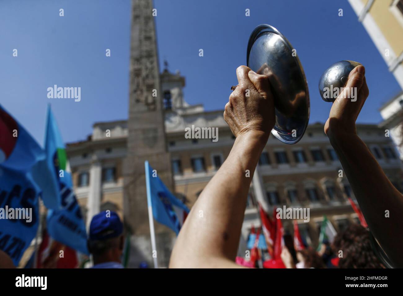Cecilia Fabiano/LaPresse Juni 24 , 2020 Rom (Italien) Nachrichten Demonstration der Schulkantine&#X2019;s Arbeiter im Bild : die Demonstration vor dem Regierungspalast Stockfoto