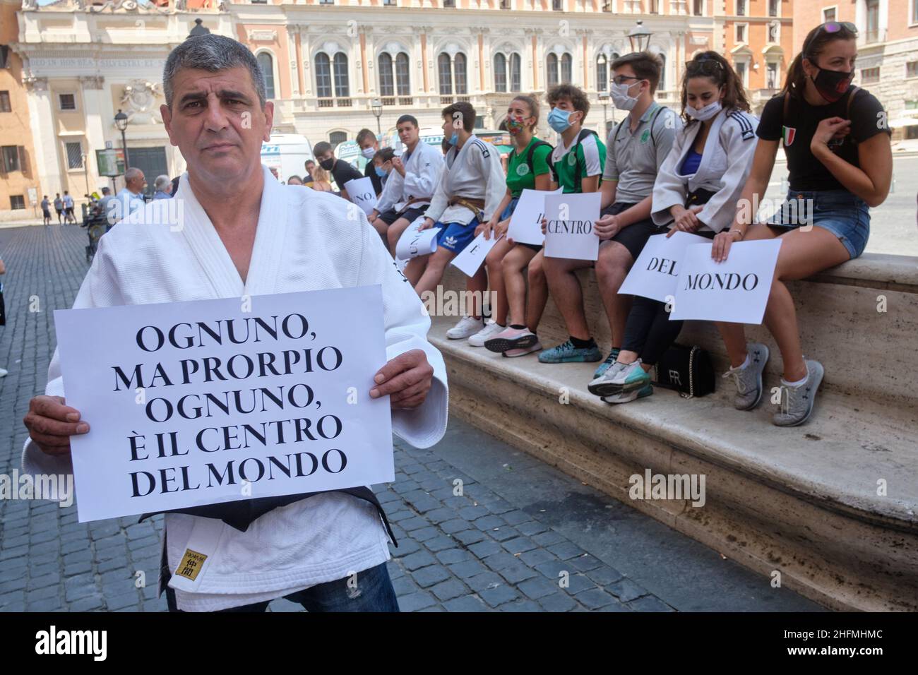 Mauro Scrobogna /LaPresse July 02, 2020&#xa0; Rom, Italien Nachrichten Wiedereröffnung der Kontaktsportaktivitäten im Bild: Flash Mob von Judo-Fans zur Unterstützung der Wiedereröffnung von Kontaktsportaktivitäten Stockfoto