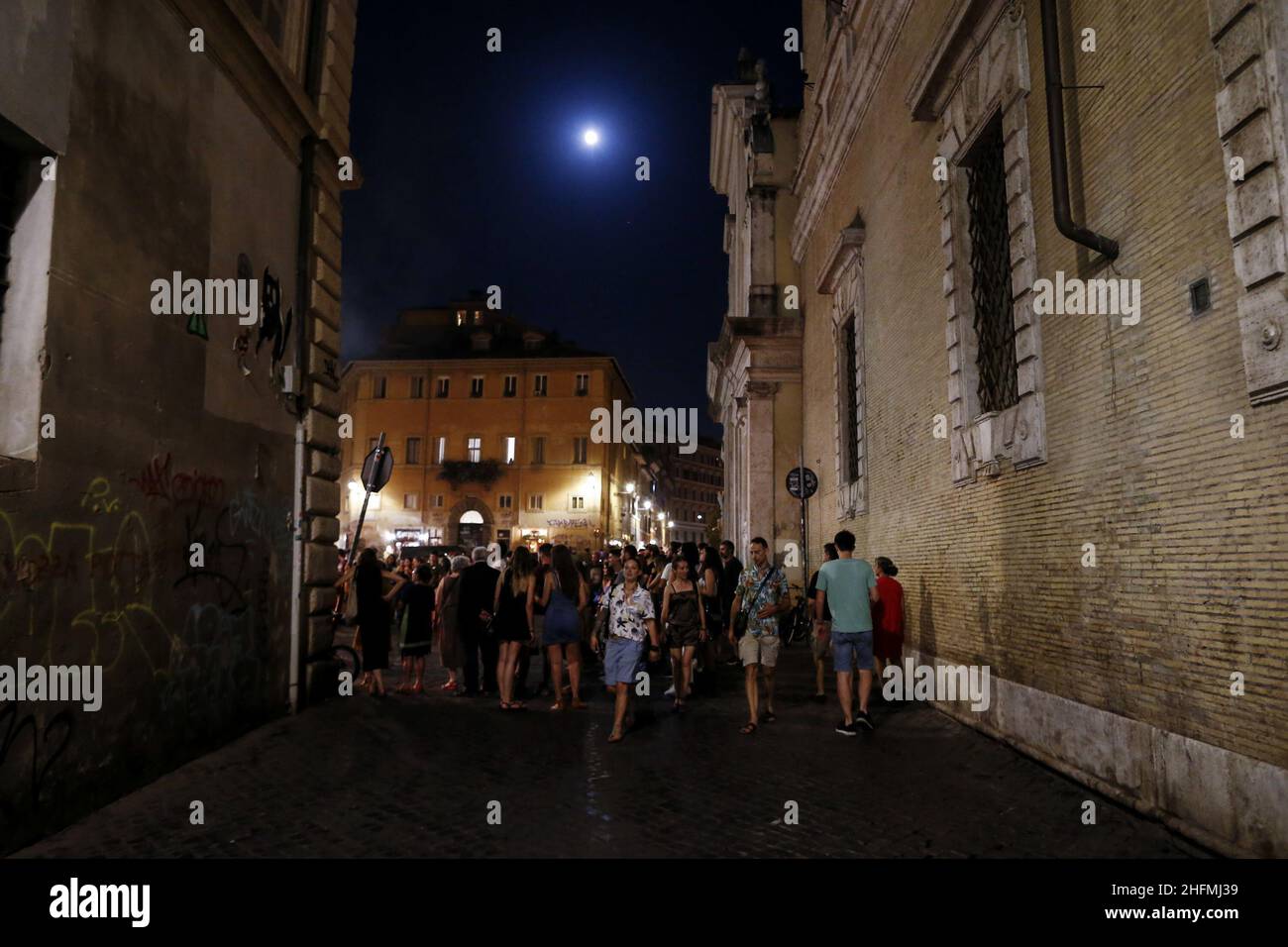 Cecilia Fabiano/LaPresse Juli 2 , 2020 Rome (Italy) News Nachtleben in Trastevere im Bild : San Callisto Place Stockfoto