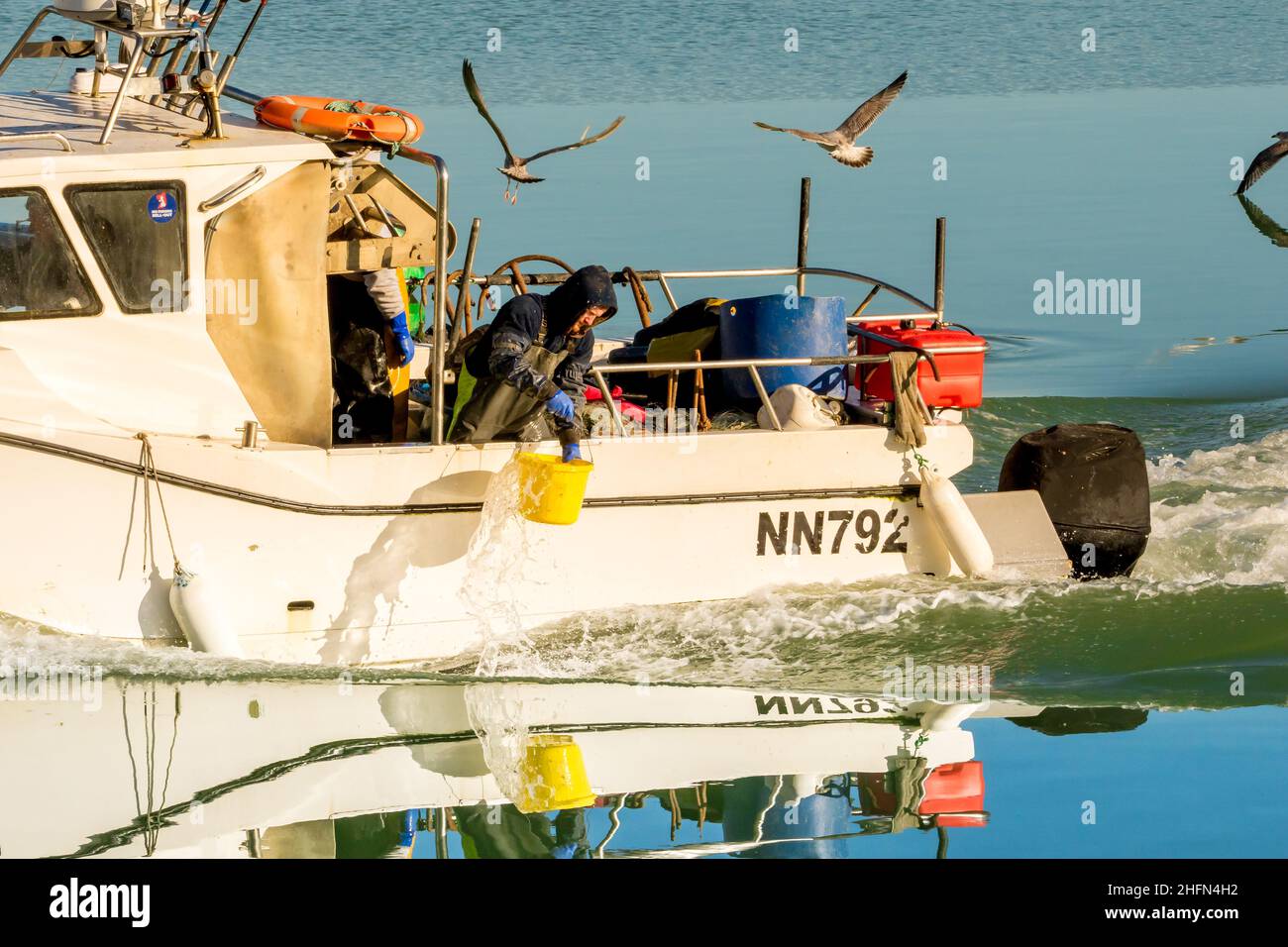 Angelboot/Fischerboot Wiedereinstieg in den Hafen Stockfoto