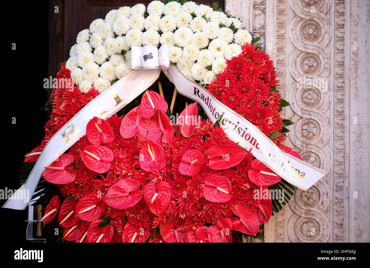 Mauro Scrobogna /LaPresse August 07, 2020&#xa0; Rom, Italien Nachrichten Beerdigung Sergio Zavoli auf dem Foto: Kirche San Salvatore in Lauro, Trauerfeier des Senators und Rai-Journalisten Sergio Zavoli, Senatsblütenkrone Stockfoto