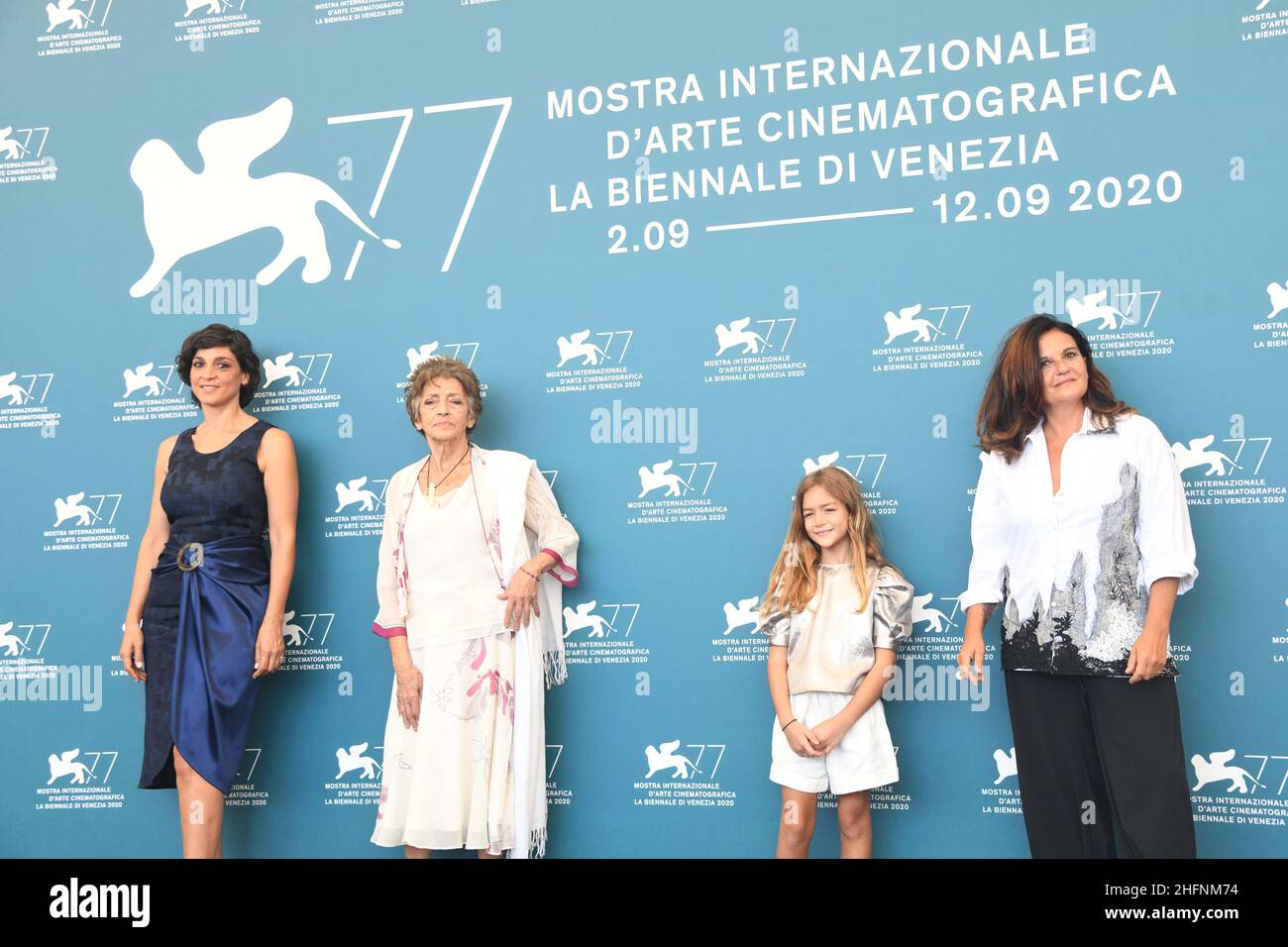 Piergiorgio Pirrone - LaPresse 2020-09-09 Venice 77th Venice Filmfestival Le Sorelle Macaluso Fotozelle auf dem Foto: Donatella Finocchiaro, Maria Rosaria Alati, Viola Pusateri und die italienische Regisseurin Emma Dante Stockfoto