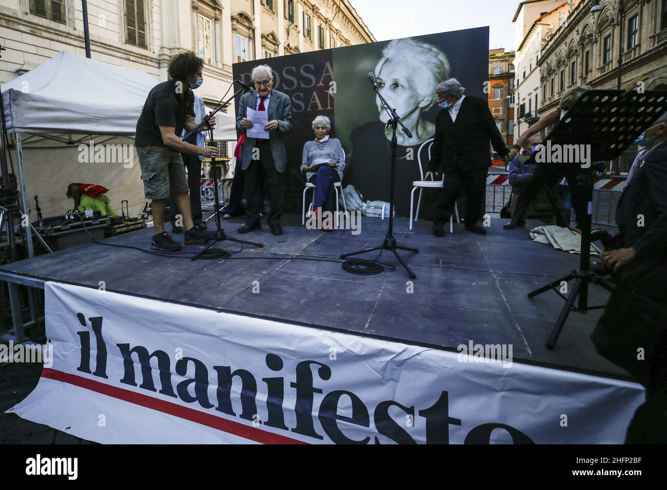 Cecilia Fabiano/LaPresse September 24 , 2020 Roma (Italien) News : Letzter Gruß an Rossana Rossana in Santi Apostoli Squeare im Pic : die Feier Stockfoto