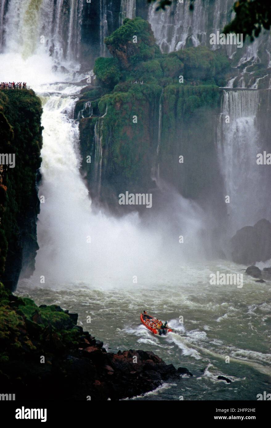 Iguazù Falls, Argentinien/Brasilien (gescannt von Farblider) Stockfoto