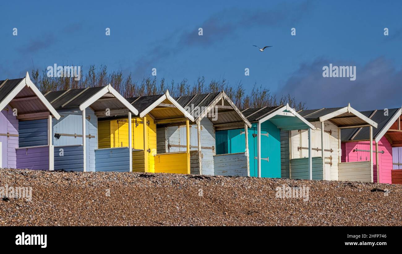 Strandhütten in der Nähe von Rustington Stockfoto
