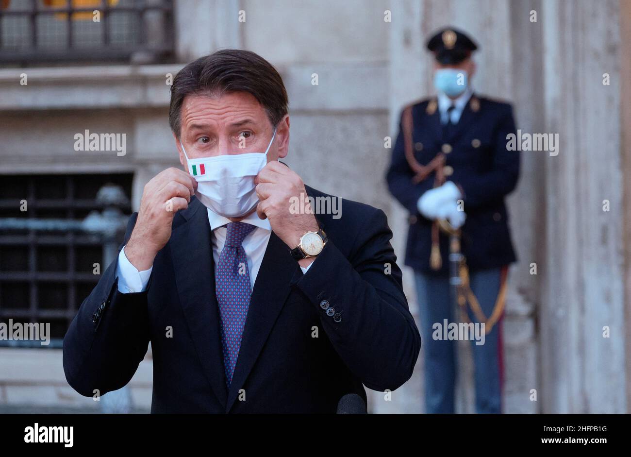 Mauro Scrobogna /LaPresse 07. Oktober 2020&#xa0; Rom, Italien Politik Palazzo Chigi - Pressekonferenz des Premierministers auf dem Foto: Premierminister Giuseppe Conte während der Pressekonferenz auf der Piazza Colonna, um den neuen Anti-Covid-Massnahmennister Roberto Speranza während der Mitteilungen über Eindämmungsmaßnahmen zur Verhinderung der Ausbreitung des Covid-19-Virus zu veranschaulichen Stockfoto