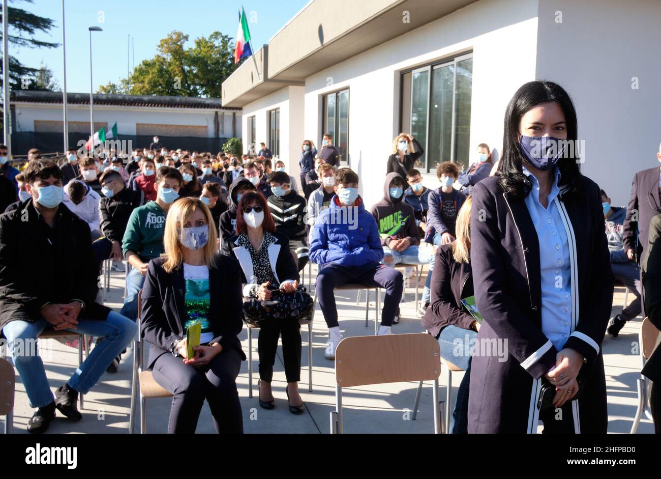 Mauro Scrobogna /LaPresse 08. Oktober 2020&#xa0; Frosinone, Italien Politics School - Minister Azzolina besucht das Angeloni Institut in Frosinone auf dem Foto: Die Bildungsministerin Lucia Azzolina besucht das "Luigi Angeloni" Agricultural Institute in Frosinone und trifft die Studenten, die sich mit der Weinlese auf dem Bauernhof der Schule beschäftigen. Stockfoto