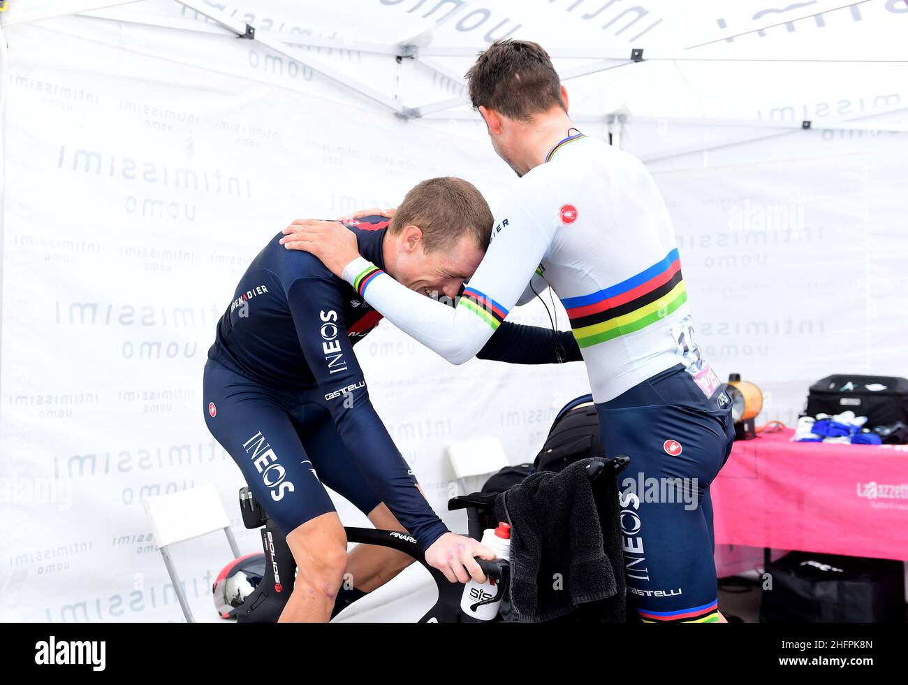 Foto: Jennifer Lorenzini/LaPresse 17 ottobre 2020 Italia Sport Cicismo Giro d'Italia 2020 - edizione 103 - Tappa 14- Da Conegliano a Valdobbiadene Nella foto: Rohan Dennis, Filippo Ganna Foto: Jennifer Lorenzini/LaPresse 17. Oktober 2020 Italien Sport Cycling Giro d'Italia 2020 - 103. Ausgabe - Etappe 14 - ITT - von Conegliano bis Valdobbiadene im Bild: Rohan Dennis, Filippo Ganna Stockfoto
