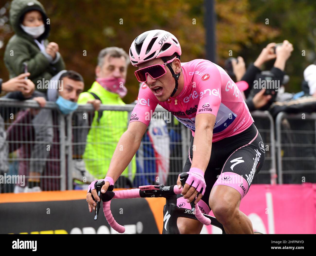 Foto: Jennifer Lorenzini/LaPresse 18 ottobre 2020 Italia Sport Cicismo Giro d'Italia 2020 - edizione 103 - Tappa 15- Da Base aerea Rivolto a Piancavallo Nella foto: Joao Almeida DECEUNINCK - QUICK - STEP maglia rosa Foto: Jennifer Lorenzini/LaPresse 18. Oktober 2020 Italien Sport Cycling Giro d'Italia 2020 - 103. Ausgabe - Etappe 15- ITT - vom Basisgebiet Rivolto nach Piancavallo im Bild: Joao Almeida DECEUNINCK - SCHNELL - SCHRITT Stockfoto