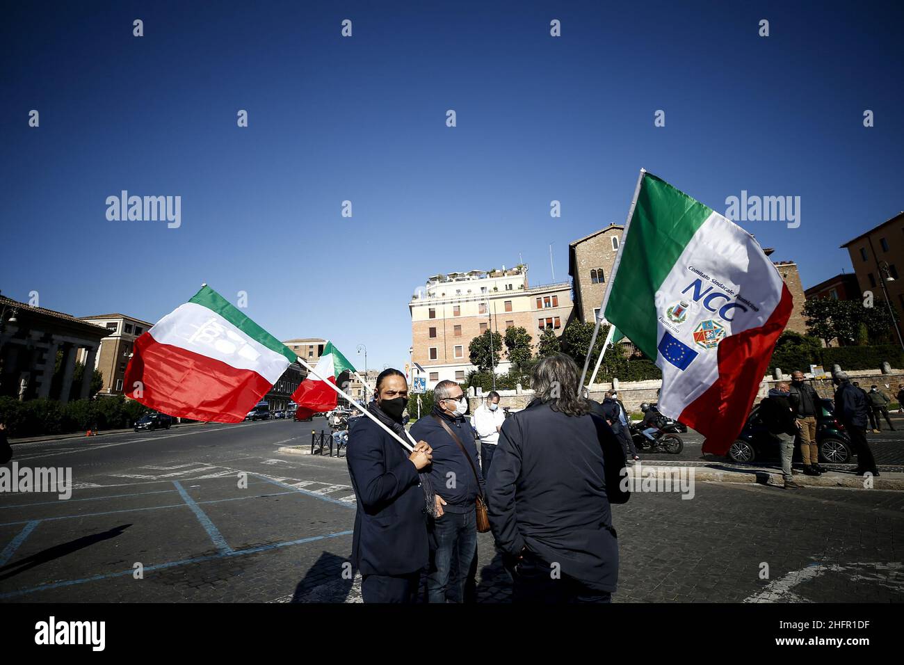 Cecilia Fabiano/LaPresse Oktober 28 , 2020 Roma (Italien) News : Demonstration von privaten Taxifahrern im Pic : die Demonstration in der Via Petroselli Stockfoto