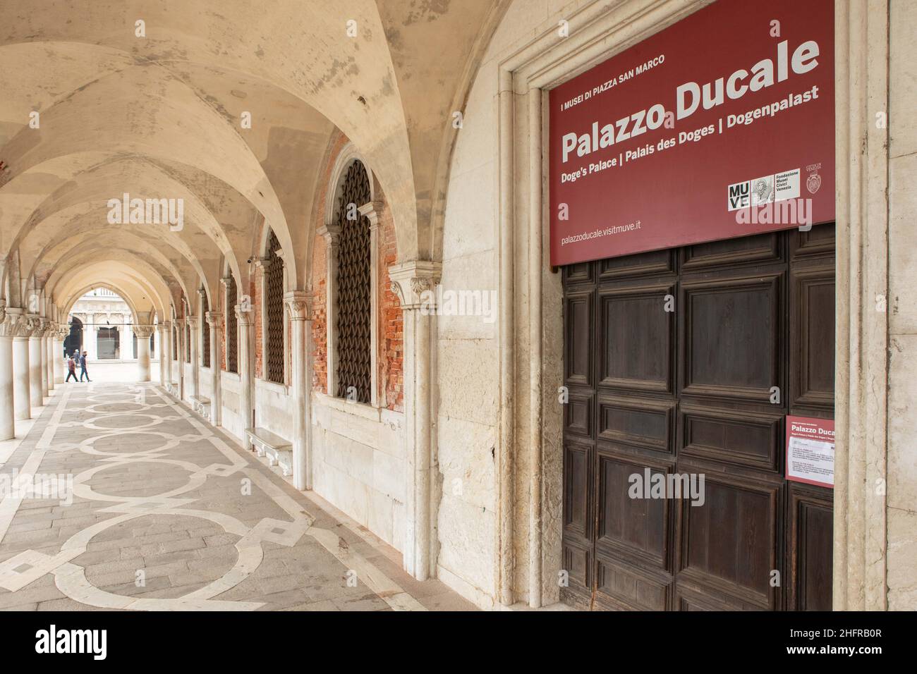 Foto Filippo Ciappi/LaPressecronaca14-11-2020 Venezia Coronavirus, Crisi economica nella città di Venezia a causa della pandemiaNella Foto attività commerciali chikuseFoto Filippo Ciappi/LaPresseNews 14. November 2020 Venedig Italien die Krise aufgrund der Pandemie für Covid-19 hat zur Schließung vieler kommerzieller Aktivitäten in Venedig geführt. Venedig, 14. November 2020. Stockfoto