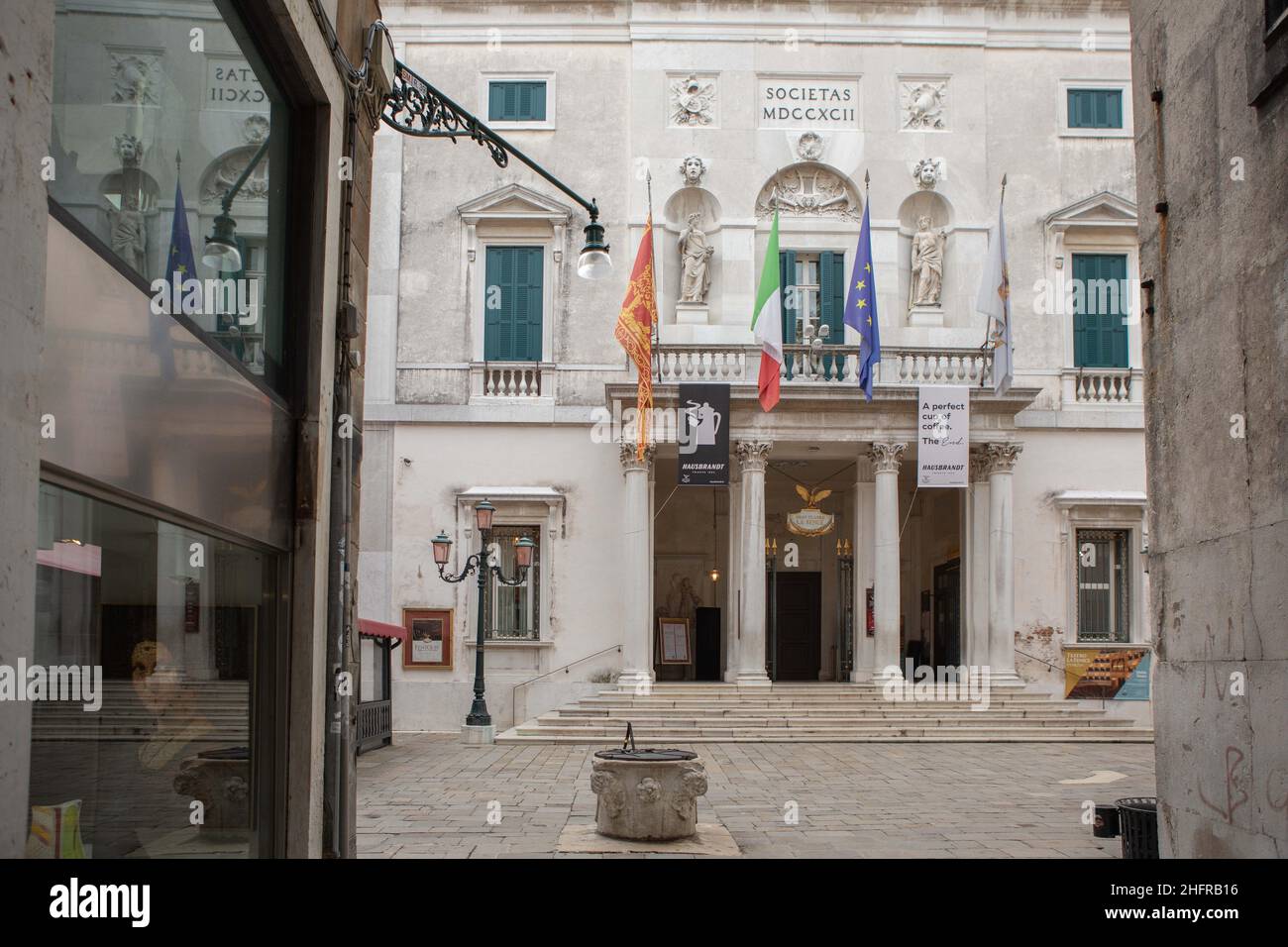 Foto Filippo Ciappi/LaPressecronaca14-11-2020 Venezia Coronavirus, Crisi economica nella città di Venezia a causa della pandemiaNella Foto attività commerciali chikuseFoto Filippo Ciappi/LaPresseNews 14. November 2020 Venedig Italien die Krise aufgrund der Pandemie für Covid-19 hat zur Schließung vieler kommerzieller Aktivitäten in Venedig geführt. Venedig, 14. November 2020. Stockfoto
