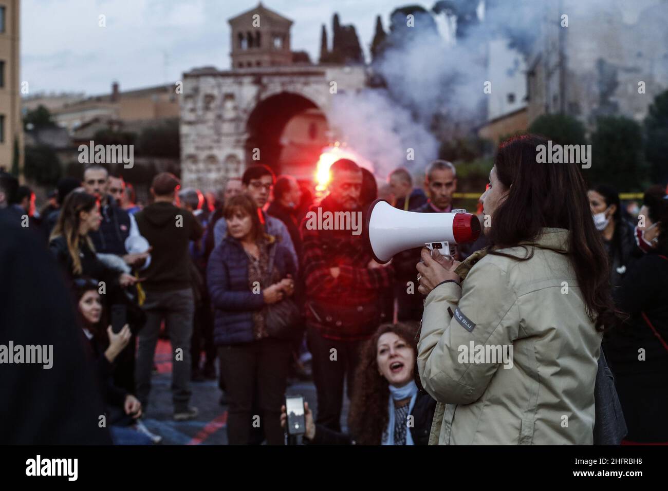 Cecilia Fabiano/LaPresse November 15 , 2020 Roma (Italien) News: Demonstration und Masse der rechtsextremen Organisation Marcia Su Roma im Pic : ein Moment der Demonstration Stockfoto