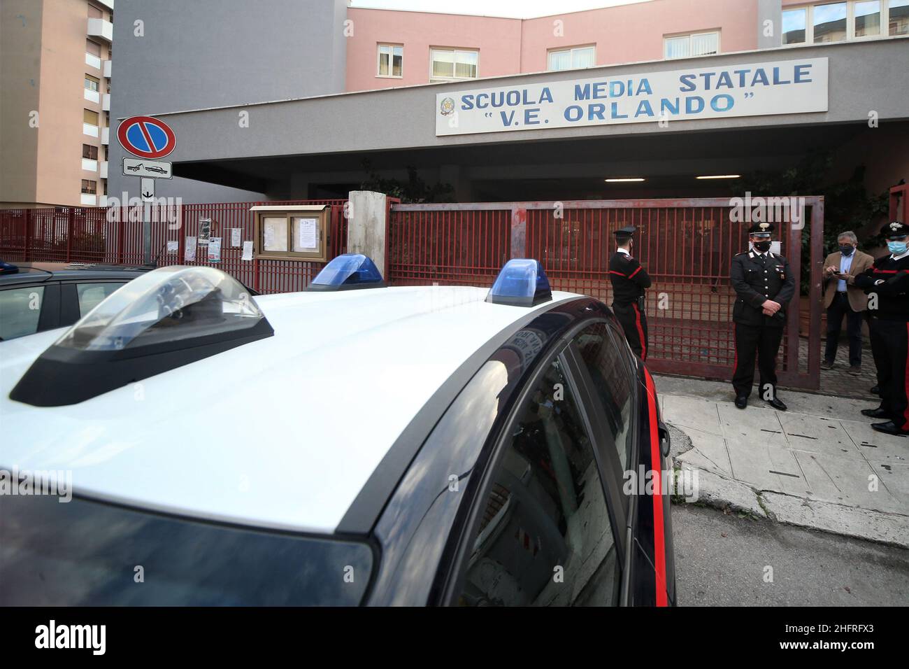 Alberto Lo Bianco/LaPresse News November, 25 - 2020 Palermo - Italien Palermo, ein Kind, das in der Schule im Bildeingang der Schule Vittorio Emanuele Orlando von Palermo starb Stockfoto