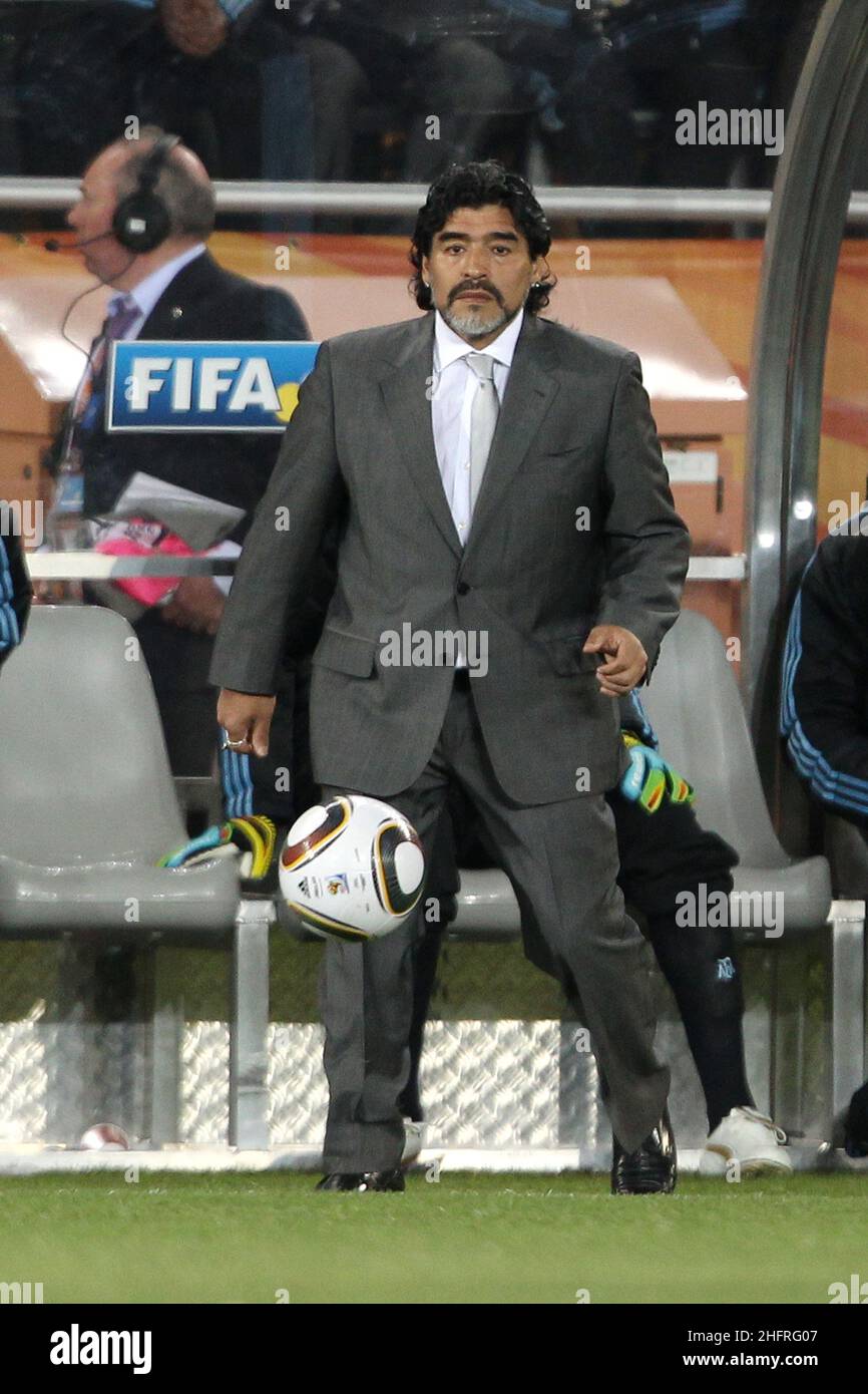 ©Jonathan Moscrop - LaPresse 22 06 2010 Polokwane ( Sud Africa ) Sport Calcio Grecia vs Argentina - Mondiali di calcio Sud Africa 2010 Gruppo B - Peter Mokaba Stadium Nella foto: l'allenatore dell'Argentina Diego Armando Maradona ©Jonathan Moscrop - LaPresse 22 06 2010 Polokwane ( Südafrika ) Sport Soccer Griechenland gegen Argentinien - FIFA 2010 Weltmeisterschaft Südafrika Gruppe B - Peter-Mokaba-Stadion im Foto: Argentiniens Trainer Diego Armando Maradona Stockfoto