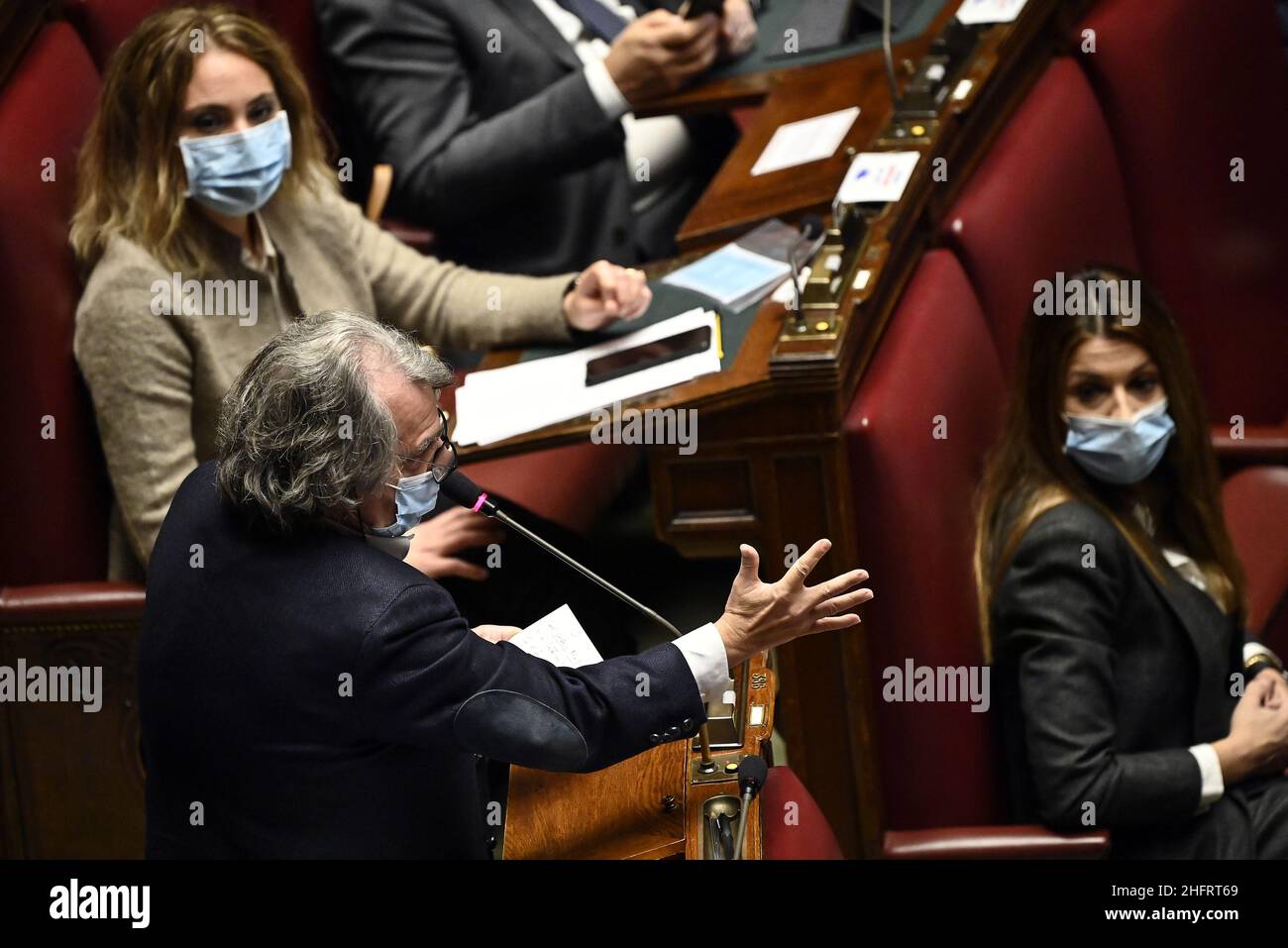 Foto Riccardo Antimiani/LaPresse/POOL Ansa 9-12-2020 Roma, Italia PoliticaConsiglio europeo, le comunicazioni di Giuseppe Conte alla Camera dei DeputatiNella Foto Renato Brunetta Foto Riccardo Antimiani/LaPresse/POOL Ansa Dezember 9. 2020 Rom, Italienischer Abgeordneter von Forza Italia, Renato Brunetta, nach einer Rede des italienischen Premierministers Giuseppe Conte vor der Abgeordnetenkammer zur bevorstehenden Tagung des Europäischen Rates, Stockfoto