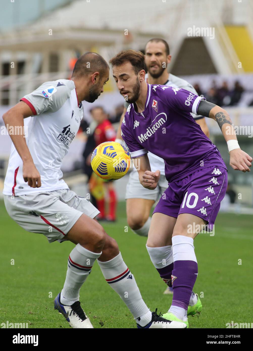 Marco Bucco/LaPresse 03. Januar 2021 Florenz , Italien Sportfußball Fiorentina vs Bologna - Italienische Fußballmeisterschaft Liga A Tim 2020/2021 - Artemio Franchi Stadion, Florenz . Im Bild: Gaetano Castrovilli fordert Danilo Larangeira heraus Stockfoto