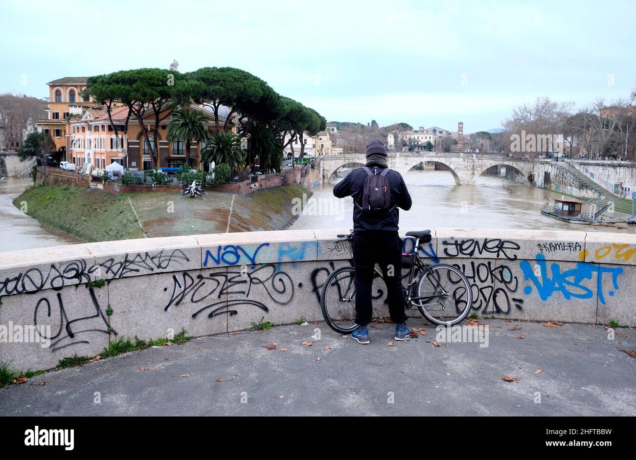 Mauro Scrobogna /LaPresse 06. Januar 2021&#xa0; Rom, Italien Nachrichten Schlechtes Wetter - Tiber auf dem Foto: Kontrollen und Kuriosen für den Wasserstand des Tibers Stockfoto