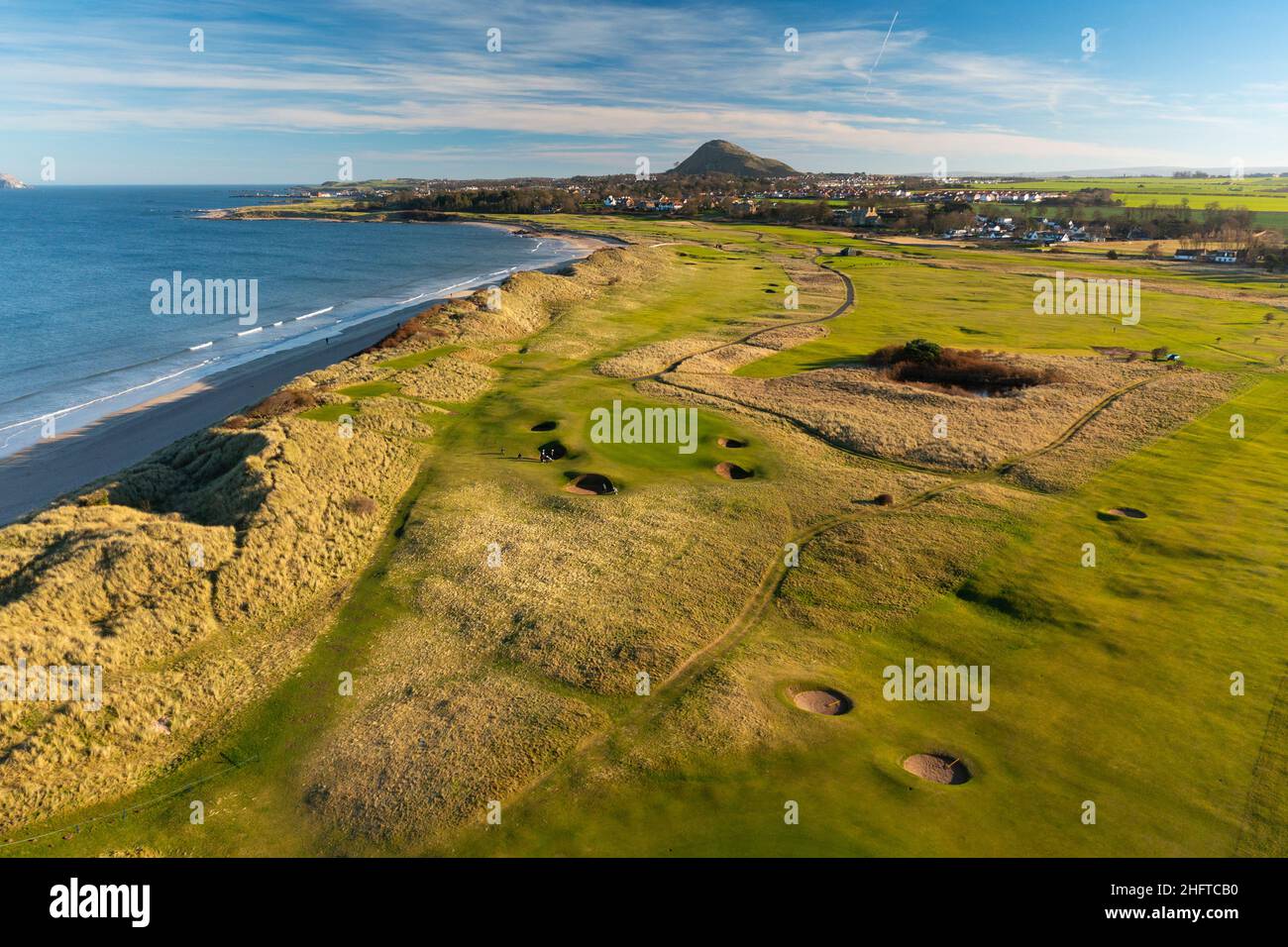 Luftaufnahme von der Drohne des North Berwick Golf Club Course, North Berwick, East Lothian, Schottland, Großbritannien Stockfoto