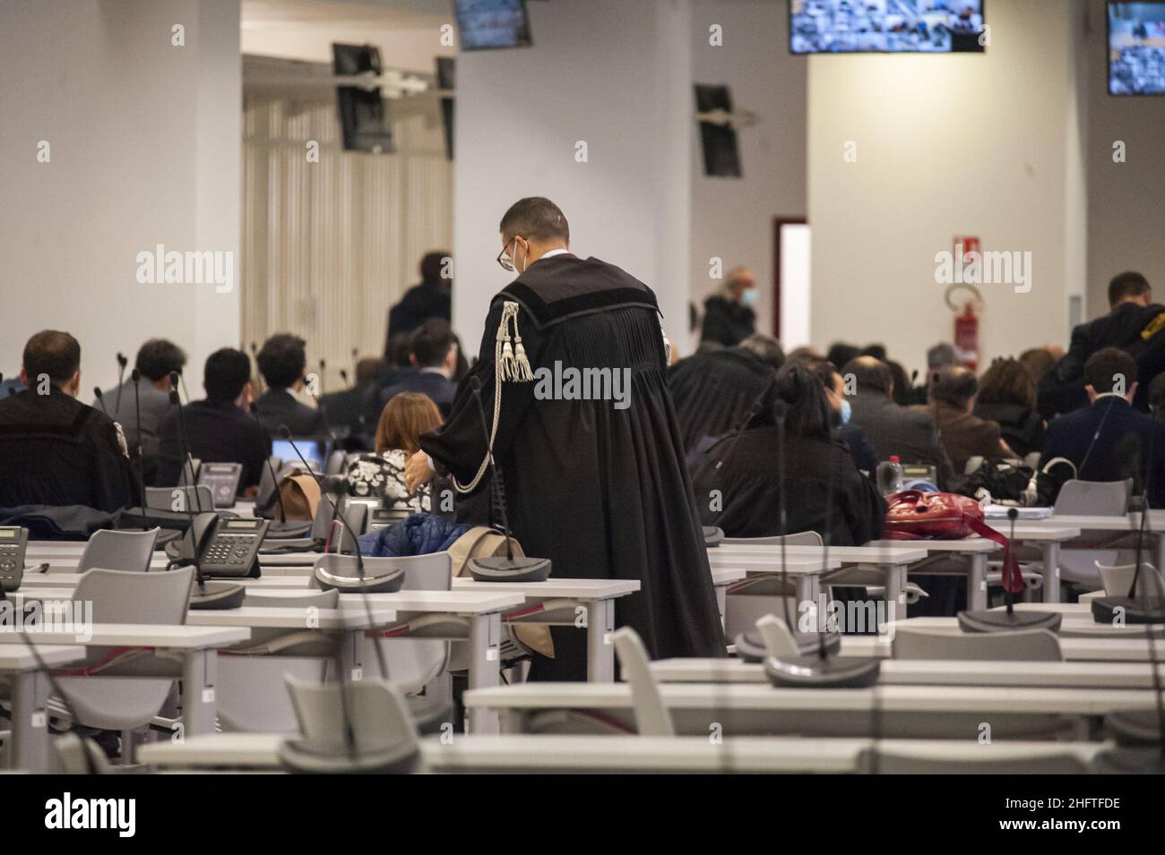 Foto Valeria Ferraro/LaPresse13-01-2020 Lamezia Termecronaca'ndrangheta: Al via il processo "Rinascita Scott" nell'aula Bunker di Lamezia TermeNella Foto: PanoramicaFoto Valeria Ferraro/LaPresse13-Januar -2020 Lamezia Termenews Vorbereitung des Gerichtssaals. Unter der Führung der Anti-Mafia-Staatsanwaltschaft Nicola Gratteri beginnt am 13th 2021. Januar der Maxi-Prozess Rinascita-Scott in einem neuen Bunkerraum im Industriegebiet (Area Ex Sir) von Lamezia Terme (Kalabrien, Italien). Mit 355 Angeklagten, die der Mafia-Verbindung mit dem organisierten Verbrechen von Calabrese (&#X2018;Ndrangheta) beschuldigt werden, ist der Prozess Stockfoto