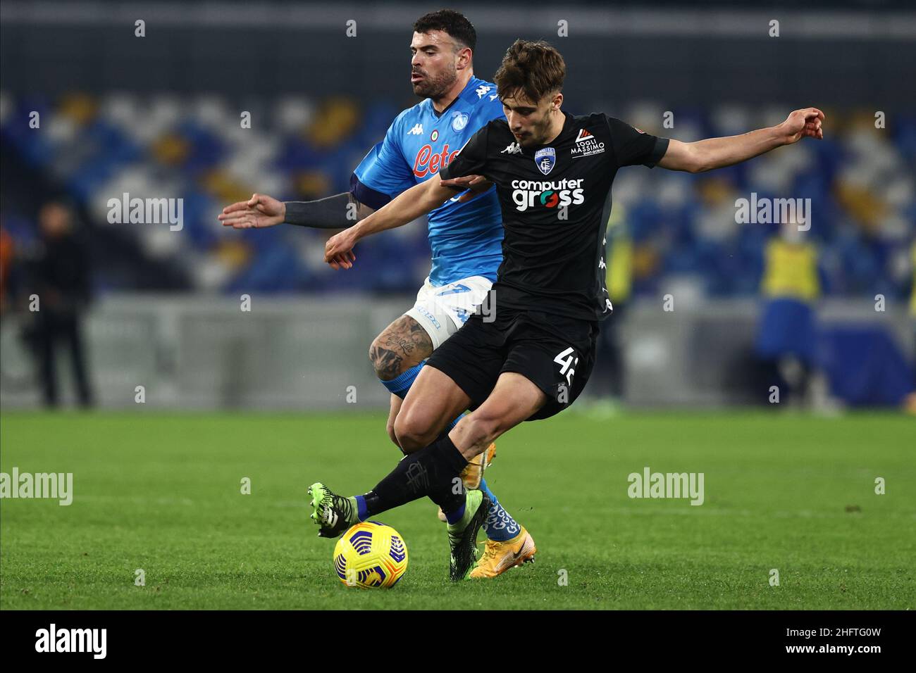 Alessandro Garofalo/LaPresse 13. Januar 2021 Neapel, Italien Sportfußball Napoli vs Empoli - Runde des italienischen Cup 2020/2021 16 - Diego Armando Maradona Stadion. Im Bild: Andrea Petagna Napoli ,Mattia Viti Empoli Stockfoto