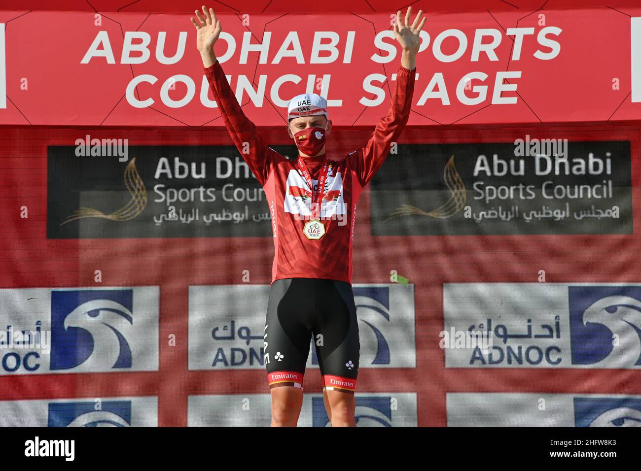 Foto Gian Mattia D'Alberto - LaPresse 22 Februar 2021 Abu Dhabi (Emirati Arabi Uniti) Sport Cicismo UAE Tour 2021 -ABU DHABI SPORTS COUNCIL STAGE- Tappa 2 - Da Al Hudayriyat Island a Al Hudayriyat Island- ITT - 13 km. Nella foto: Tadej Poga&#X10D;ar (UAE Team Emirates) , maglia rossa Gian Mattia D'Alberto - LaPresse 22. Februar 2021 Abu Dhabi (Vereinigte Arabische Emirate) Sport Cycling UAE Tour 2021 -ABU DHABI SPORTS COUNCIL STAGE- Stage 2 - von Al Hudayriyat Island auf Hudayriyat Island - ITT -8,07 Meilen im Bild: Tadej Poga&#X10D;ar (VAE Team Emirates), rotes Trikot Stockfoto