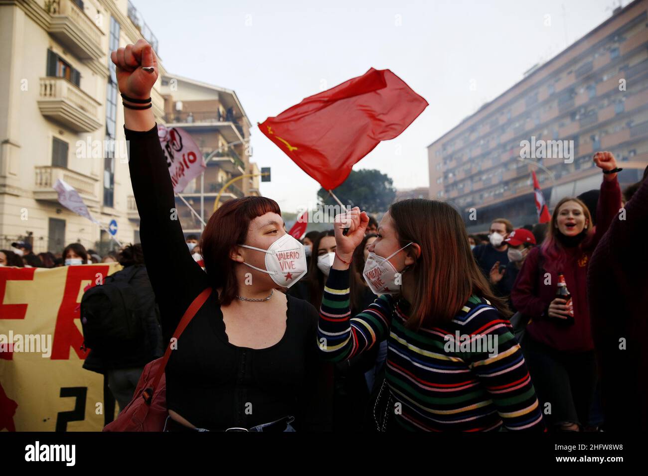 Cecilia Fabiano/LaPresse February 22 , 2021 Roma (Italien) News : Gedenkdemonstration für den jungen militanten Studenten Valerio Verbano der Linken im Pic : die jährliche Demonstration in den Straßen des Nachbarn, in dem Verbano geboren wurde Stockfoto