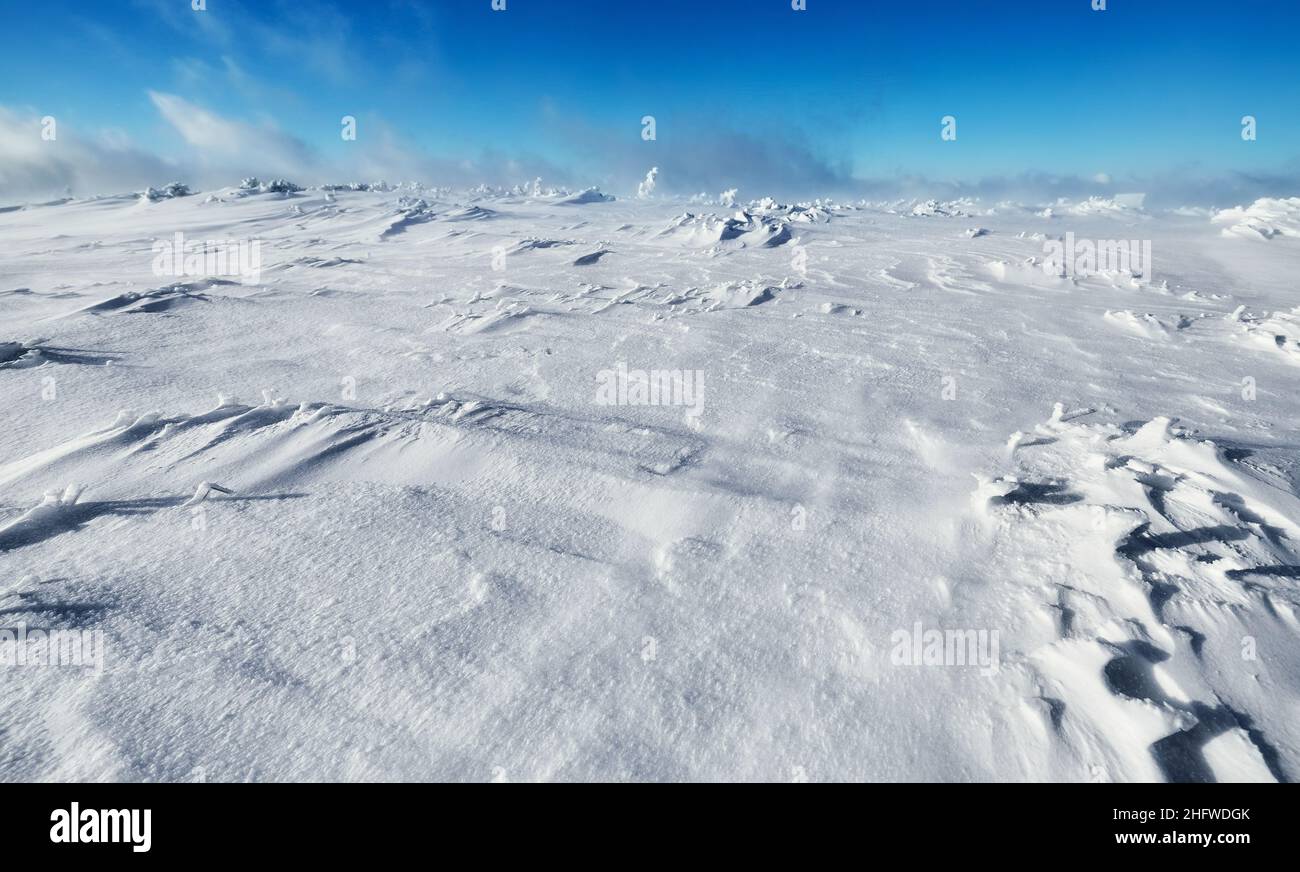 Extremes Gelände, abgelegene Winterlandschaft. Stockfoto