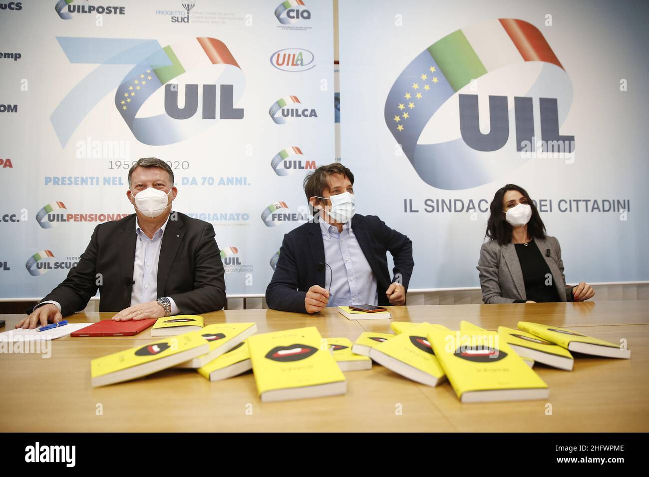 Cecilia Fabiano/LaPresse 11. März 2021 Roma (Italien) News : Präsentation des Buches von Ambra Angiolini im UIL-Hauptquartier im Pic : Pierpaolo Bombardieri , Ambra Angiolini , Tommaso Labate Stockfoto