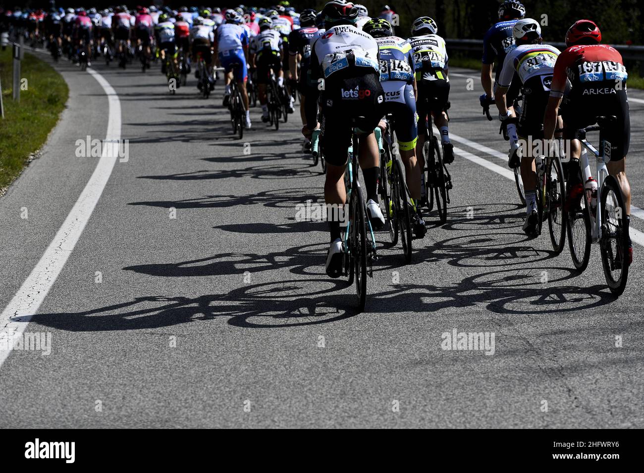 Marco Alpozzi - LaPresse März, 13 2021 Terni (Italien) Sport Radfahren Tirreno-Adriatico Eolo 2021 Etappe 4 Terni - Prati di Tivo 148 km im Bild: Das Rennen Stockfoto