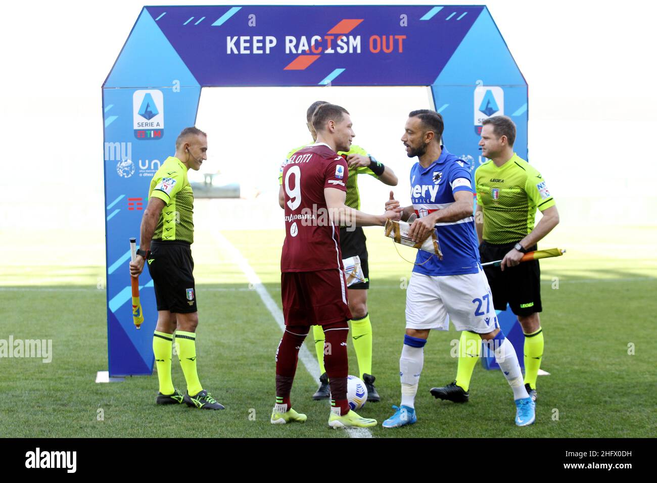 LaPresse - Tano Pecoraro 21 März 2021 Stadt Genua - (Italien) Sport Soccer Sampdoria vs Turin Italienische Fußball-Meisterschaft Liga A Tim 2020/2021 - "Luigi Ferraris" Stadion im Bild: belotti andrea , quagliarella fabio - halten Rassismus aus Stockfoto