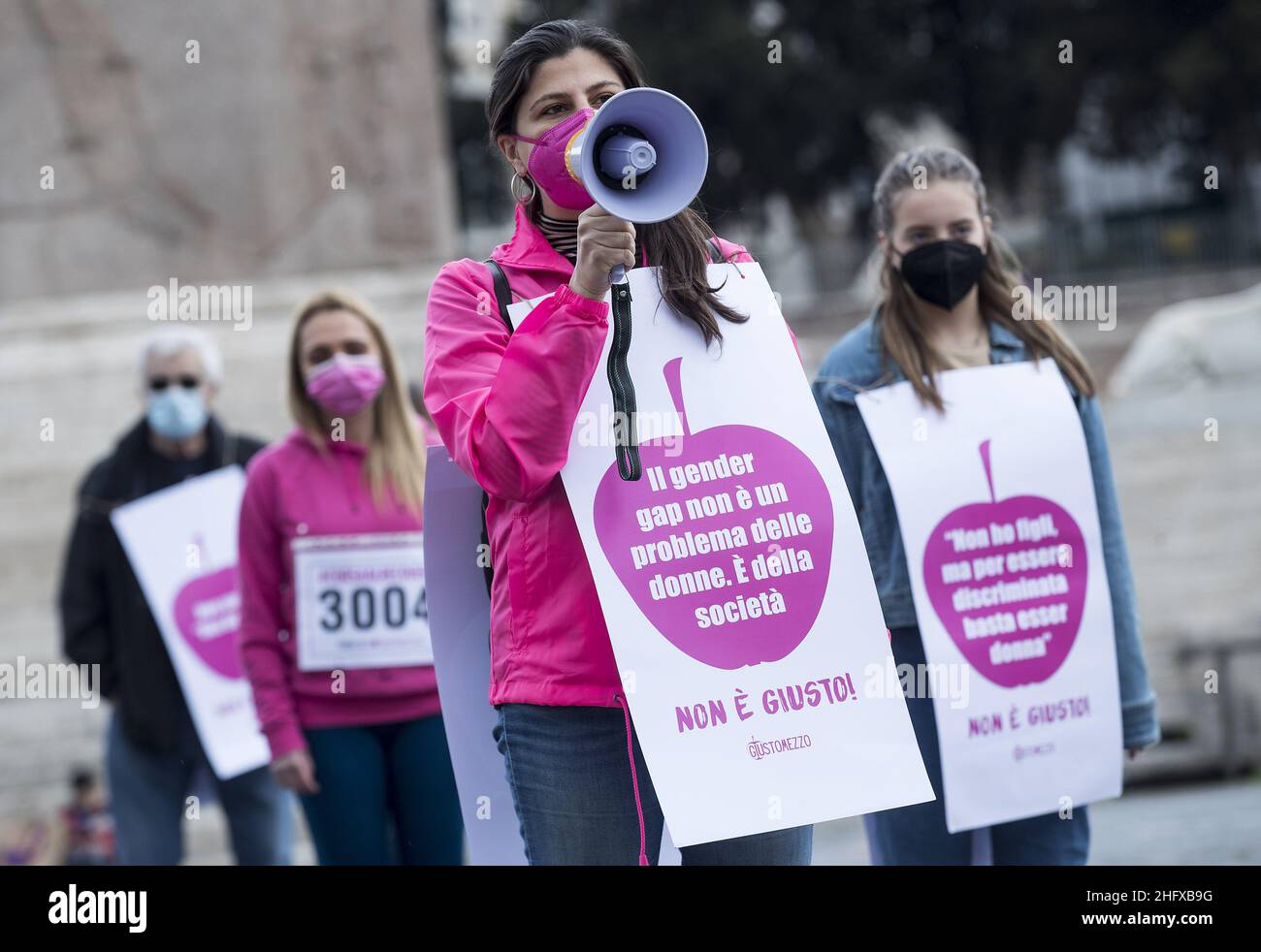 Roberto Monaldo / LaPresse 18-04-2021 Rom (Italien) #CorsaAlRecovery - Flash Mob gegen Geschlechterungleichheit im Bild Ein Moment des Flash Mob Stockfoto